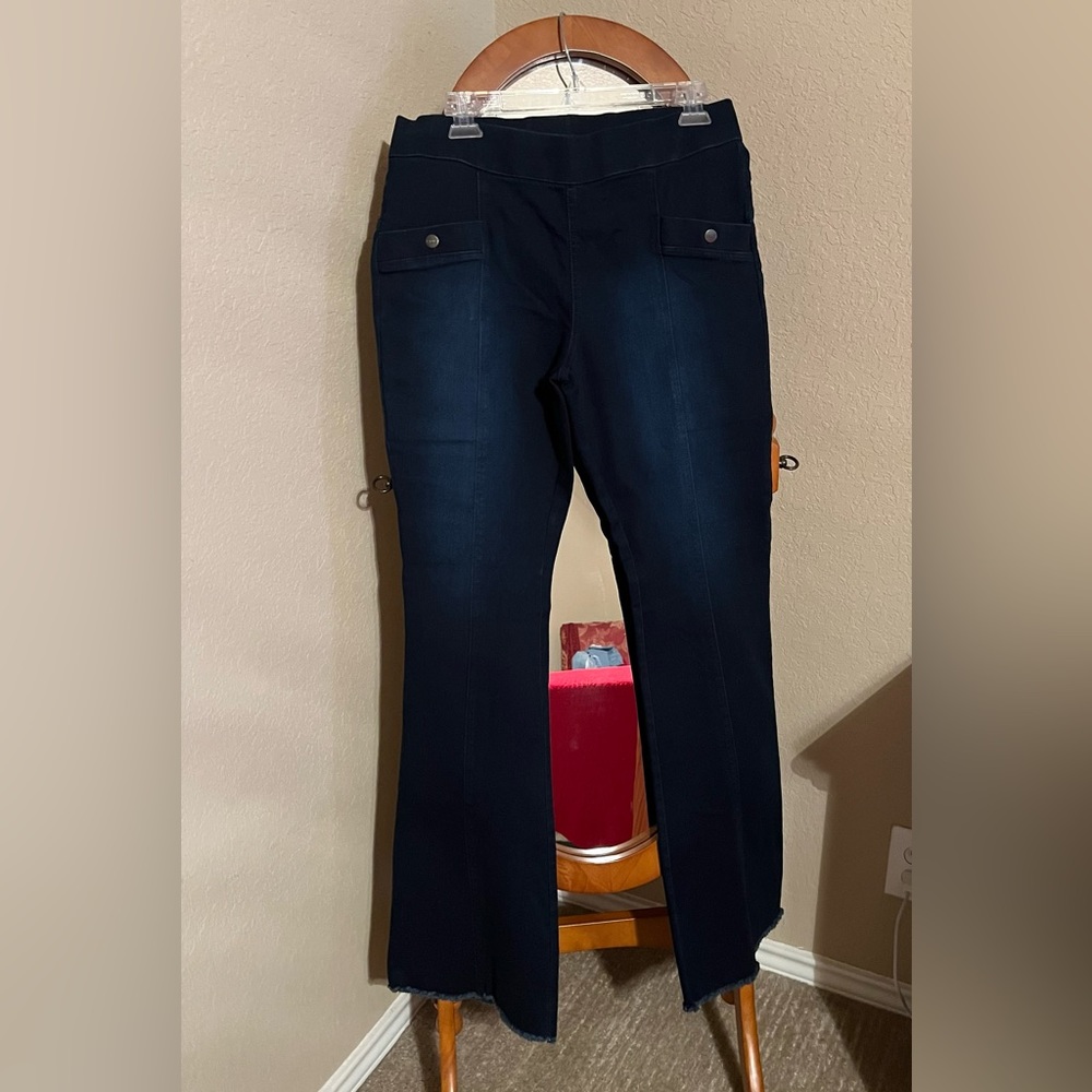 NWT Jean Leggings HUE, Large, Blue Jean, bell bottoms. NWT